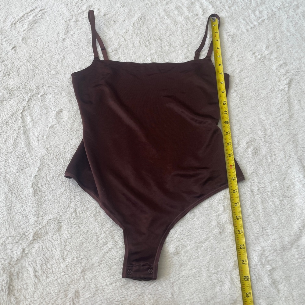 NWT Skims Barely There Shapewear Bodysuit Cocoa Brown Thong Size Medium - Picture 5 of 10